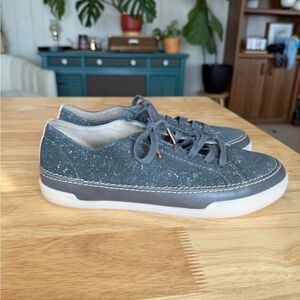 Clarks Dark Gray Speckled Sneakers